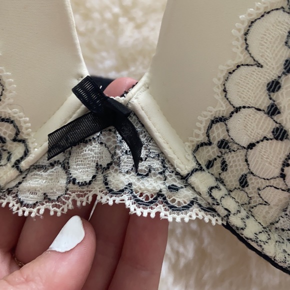 Victoria secret 32DDD PUSH UP BRA - Picture 2 of 3